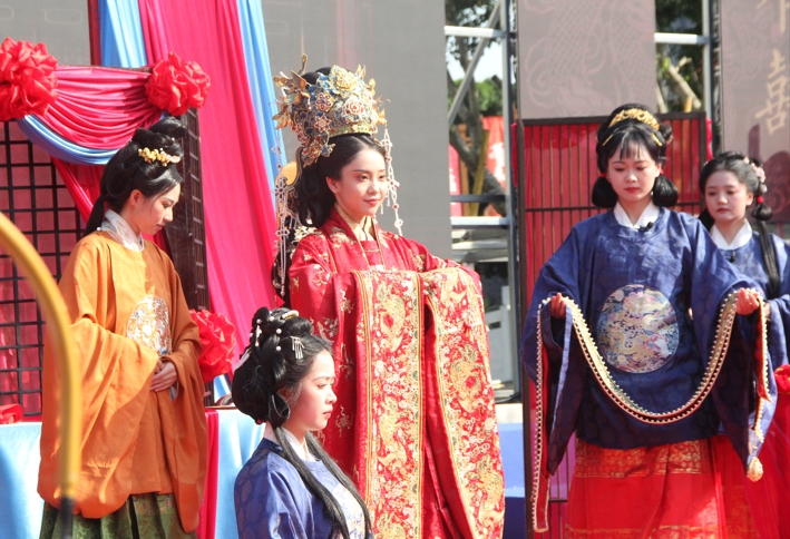 温州瓯海梧田老街为期两日举办中式婚礼活动 重温传统婚典魅力